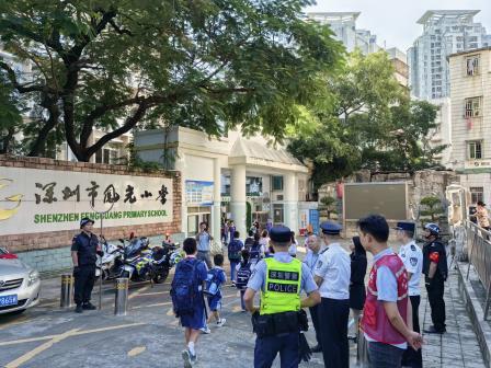 深圳市公安局副局长方洪声到凤光小学开展安保检查工作