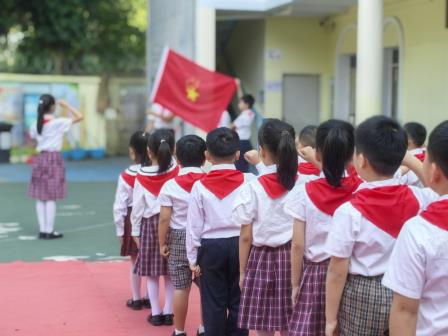 红领巾爱祖国——景园实验小学举行少先队建队日活动暨二年级入队仪式