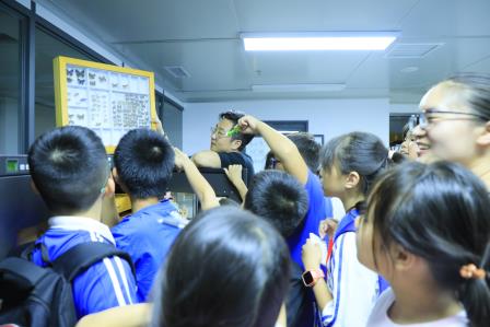 深圳市螺岭教育集团仙桐实验小学师生共赴仙湖植物园进行自然探索