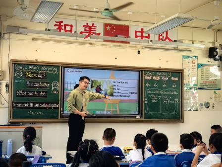 百人千课育新才，共创教育新篇章 ——罗湖区教育科学研究院“百人听千课”活动走进深圳市滨河小学
