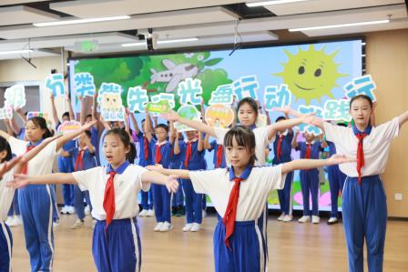 垃圾分类我先行，光盘行动我践行 —— 布心小学开展七色花“绿色花”主题活动暨“世界粮食日”升旗仪式