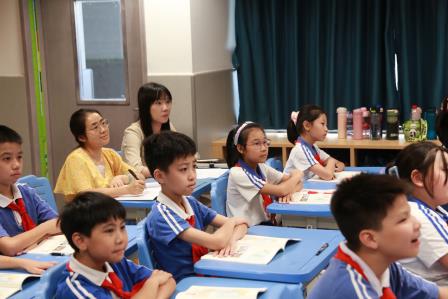 罗湖区第三责任区督学到布心小学开展校园环境建设专项督导工作