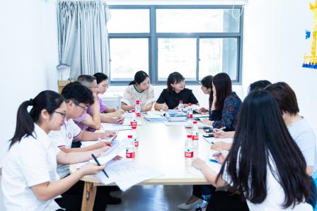 共研新教材，携手促成长——罗湖区“百人听千课”行动走进翠茵学校