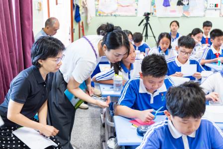 共研新教材，携手促成长——罗湖区“百人听千课”行动走进翠茵学校