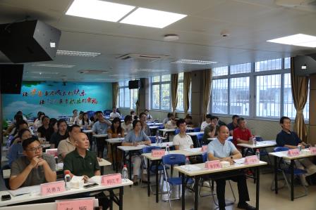 新秀小学举行人工智能大模型赋能中小学老师教师创新能力提升专题培训