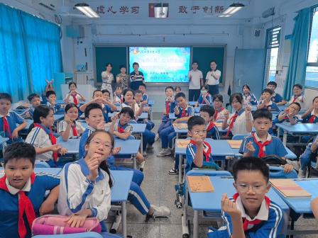 书香满东晓，文韵润心灵——深圳市东晓小学成功举办读后感写作技巧讲座