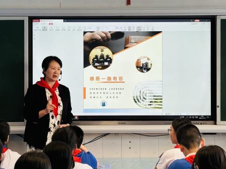 朝阳少年与法同行——行走的法治教育思政课在东晓小学圆满举行