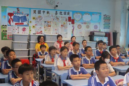 朝阳少年与法同行——行走的法治教育思政课在东晓小学圆满举行