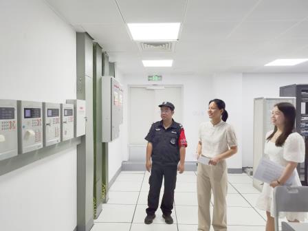 罗湖区第七责任区督学到翠园东晓创新学校开展校园文化专题督导