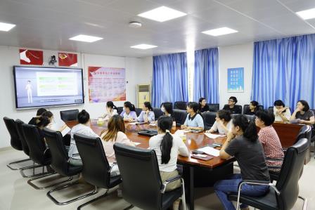 凤光小学召开新学期青年教师工作会 