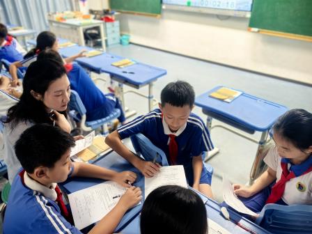 深圳市怡景小学成功举行“促进深度理解的合作学习任务设计策略”主题研讨活动