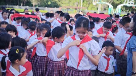 红领巾爱祖国——深圳市翠竹教育集团洪湖小学开展二年级新队员入队暨五年级集体更换红领巾仪式