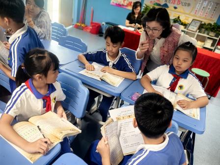 深圳市怡景小学成功举行“促进深度理解的合作学习任务设计策略”主题研讨活动