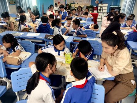 深圳市怡景小学成功举行“促进深度理解的合作学习任务设计策略”主题研讨活动