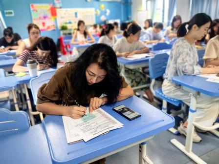 深圳市怡景小学成功举行“促进深度理解的合作学习任务设计策略”主题研讨活动