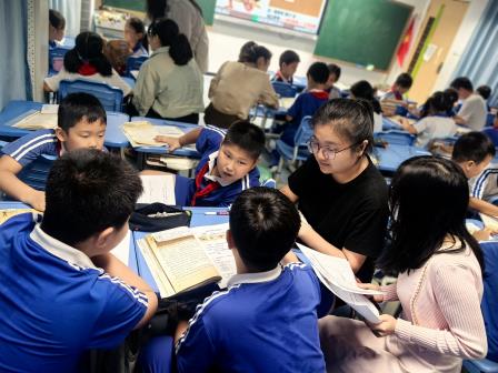 深圳市怡景小学成功举行“促进深度理解的合作学习任务设计策略”主题研讨活动