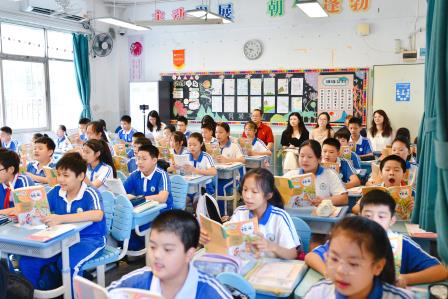 把脉景贝教育，助力学校发展——罗湖区教科院深入深圳市景贝小学开展“百人听千课”活动