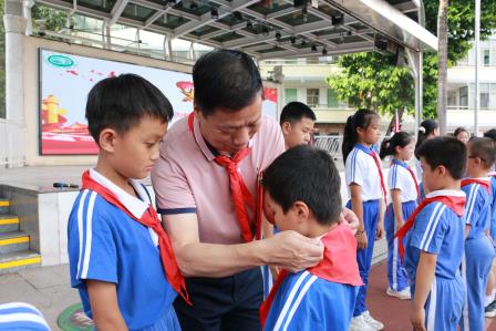 红领巾爱祖国 ——深圳市笋岗小学举行新队员入队仪式