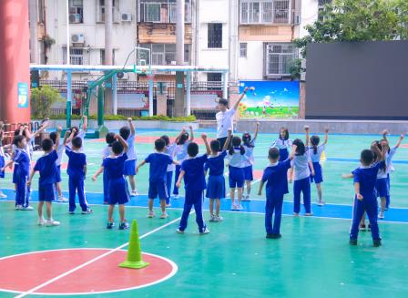 罗湖区第三责任区督学到人民小学开展全区中小学校园环境建设专项督导