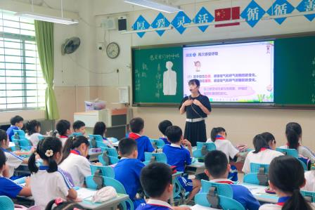 罗湖区第三责任区督学到人民小学开展全区中小学校园环境建设专项督导