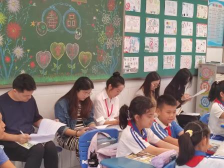 罗湖区第四责任区督学到深圳市梧桐小学开展校园环境建设专项督导