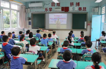 精神之光 永不熄灭 ——南湖小学开展校长课堂第七讲