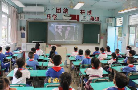 精神之光 永不熄灭 ——南湖小学开展校长课堂第七讲