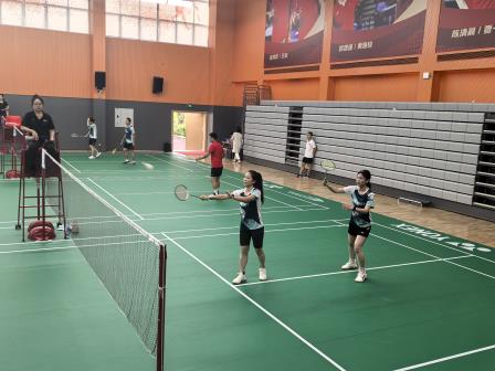 深圳市红桂小学教职工羽毛球队勇夺罗湖区第八名佳绩