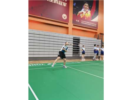 深圳市红桂小学教职工羽毛球队勇夺罗湖区第八名佳绩
