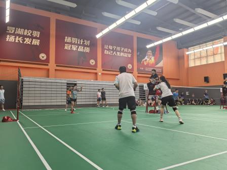 深圳市红桂小学教职工羽毛球队勇夺罗湖区第八名佳绩