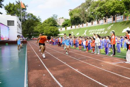 凤光小学举行第二十五届“金凤飞扬”田径运动会 