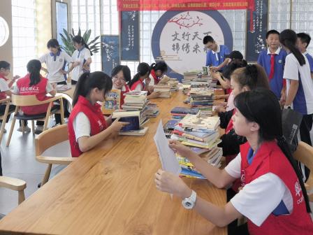 与书同行，与你相伴——翠园文锦中学开展“阅读推广”暨“童书乐捐”活动