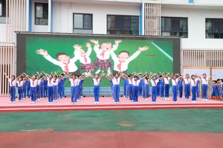 锦田小学第八周升旗仪式暨《文明上网，从我做起》主题班队课顺利举行