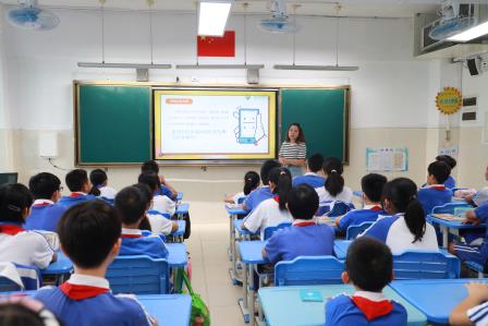 锦田小学第八周升旗仪式暨《文明上网，从我做起》主题班队课顺利举行