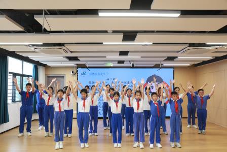 毒品猛如虎 生命贵如花——布心小学开展禁毒主题升旗活动