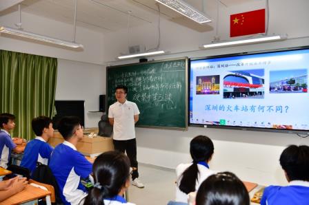 三十三名党员同上一堂思政大课 一千六百学子铸魂改革研学新篇 ——深圳市松泉实验学校党总支开展“书记、校长、党员同上一堂思政课”暨主题党日活动