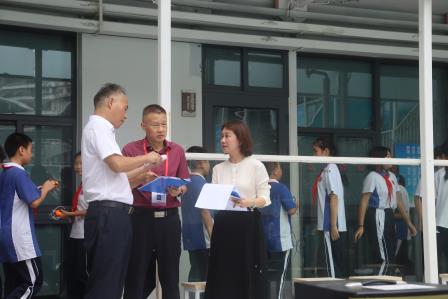 价值引领筑基石，环境浸润育新苗 ——罗湖区人民政府教育督导室第二督导组督学到红桂中学开展“环境建设”专项督导工作