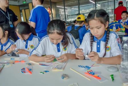 深圳市怡景小学4-6年级开展万思未来馆研学活动