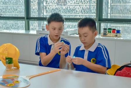 深圳市怡景小学4-6年级开展万思未来馆研学活动