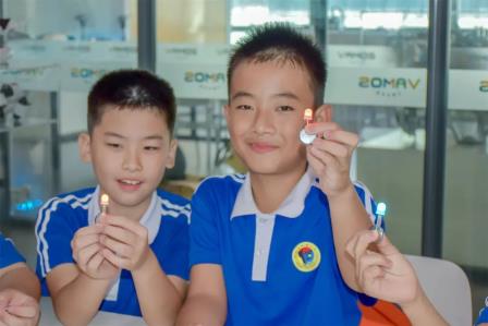 深圳市怡景小学4-6年级开展万思未来馆研学活动