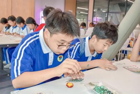 深圳市怡景小学4-6年级开展万思未来馆研学活动