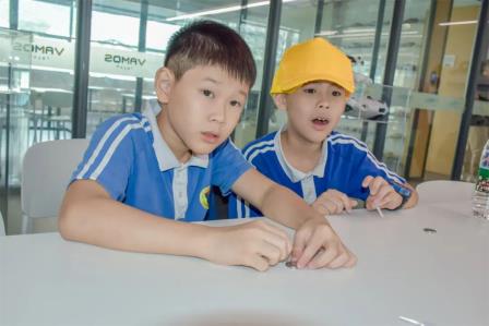 深圳市怡景小学4-6年级开展万思未来馆研学活动