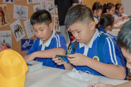 深圳市怡景小学4-6年级开展万思未来馆研学活动