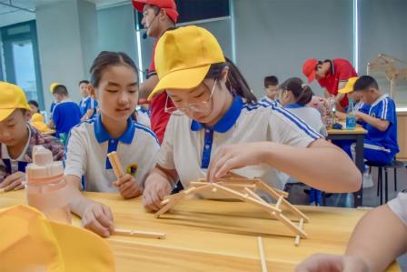 深圳市怡景小学4-6年级开展万思未来馆研学活动