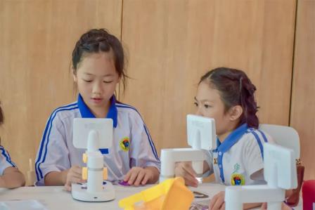 深圳市怡景小学4-6年级开展万思未来馆研学活动