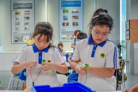 深圳市怡景小学4-6年级开展万思未来馆研学活动