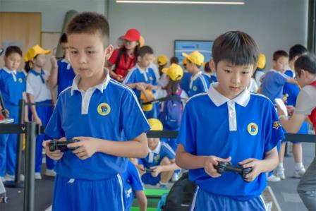 深圳市怡景小学4-6年级开展万思未来馆研学活动