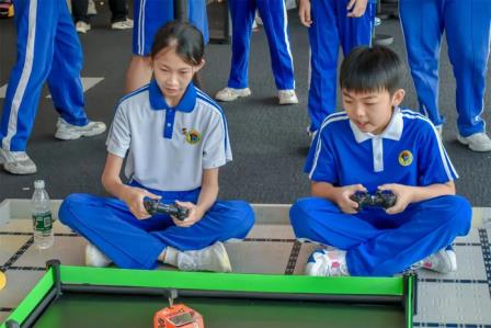 深圳市怡景小学4-6年级开展万思未来馆研学活动