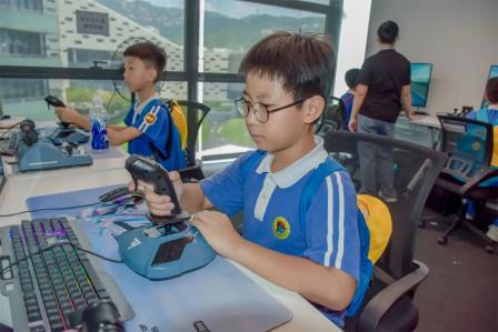 深圳市怡景小学4-6年级开展万思未来馆研学活动