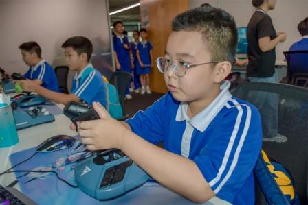 深圳市怡景小学4-6年级开展万思未来馆研学活动